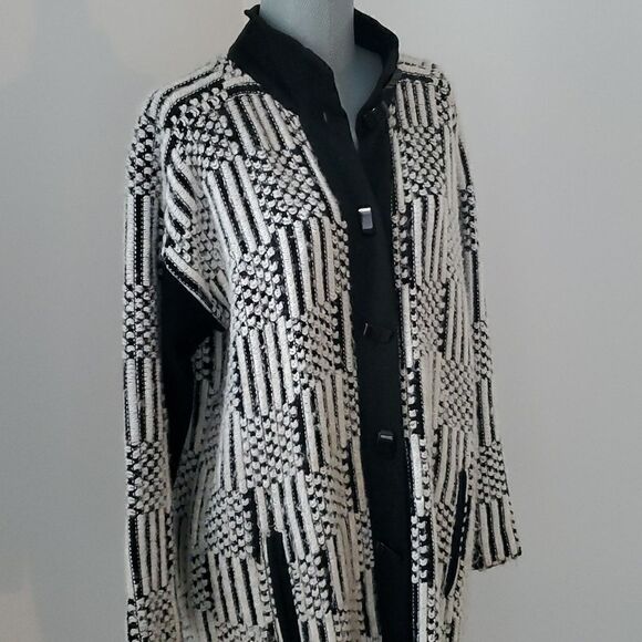 Linea Vogue | Italian Long Sweater Coat - Picture 2 of 10